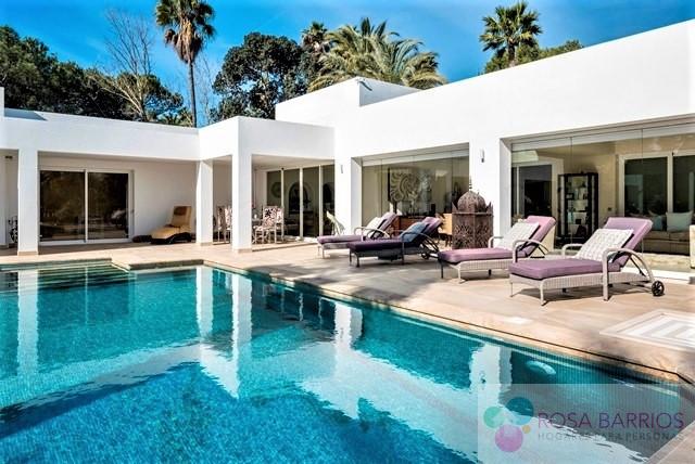For sale of villa in Estepona