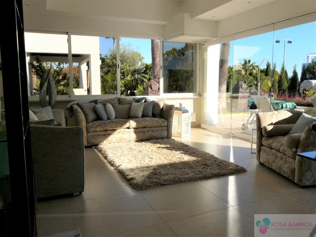 For sale of villa in Estepona