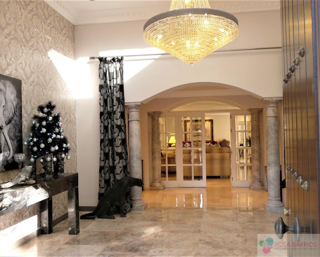 For sale of villa in Estepona
