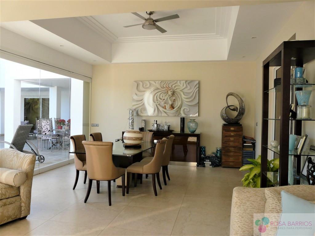 For sale of villa in Estepona
