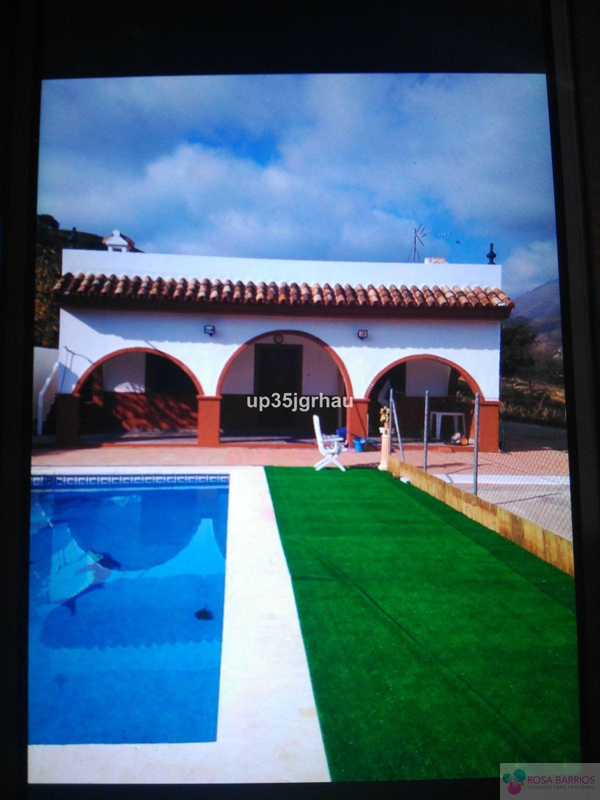 Zu verkaufen von villa in
 Estepona