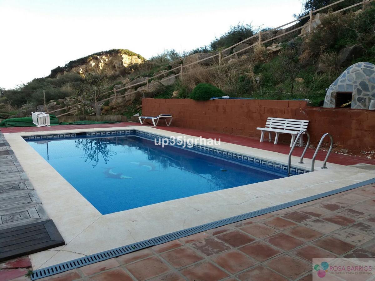 For sale of villa in Estepona