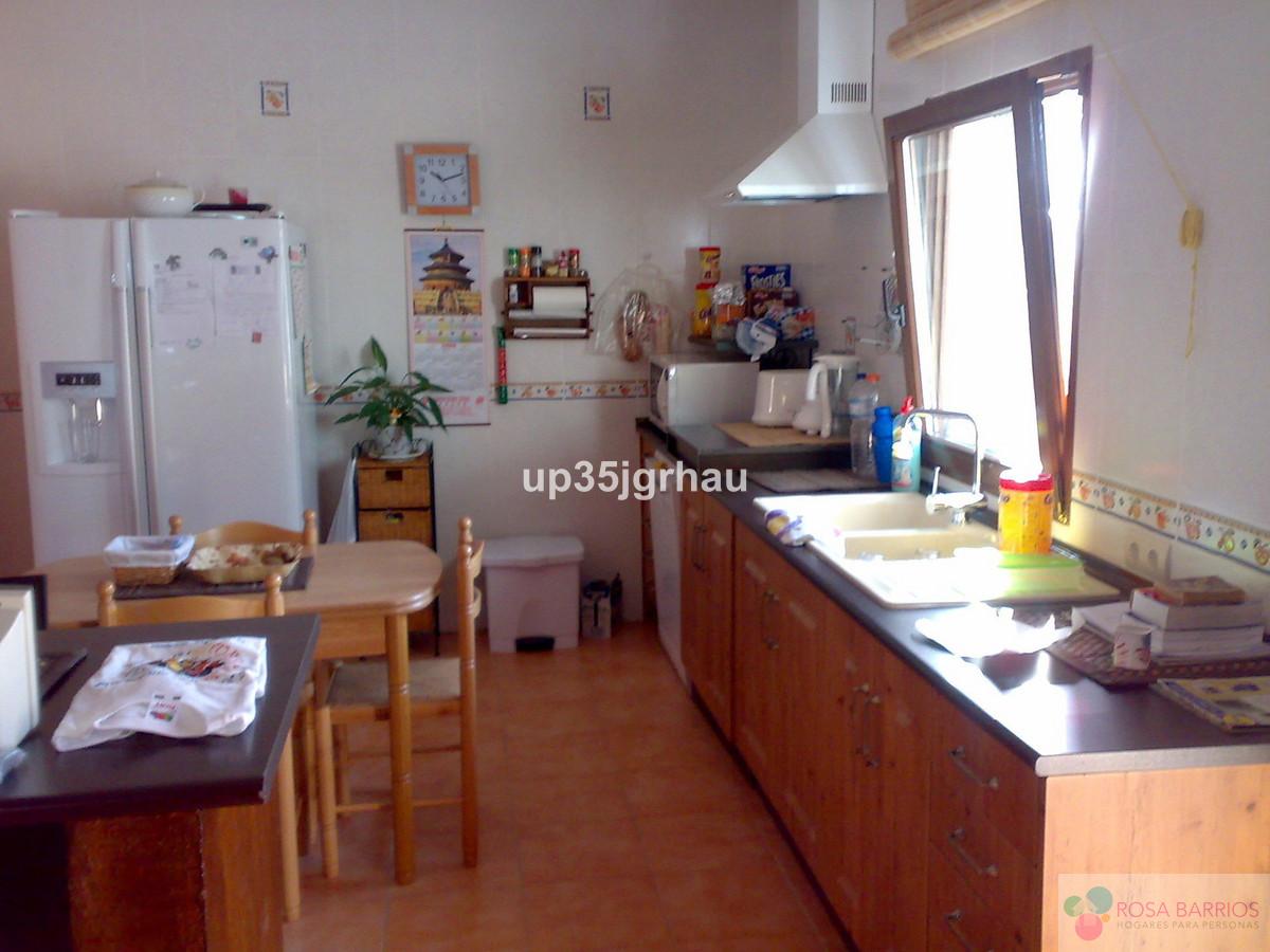 For sale of villa in Estepona