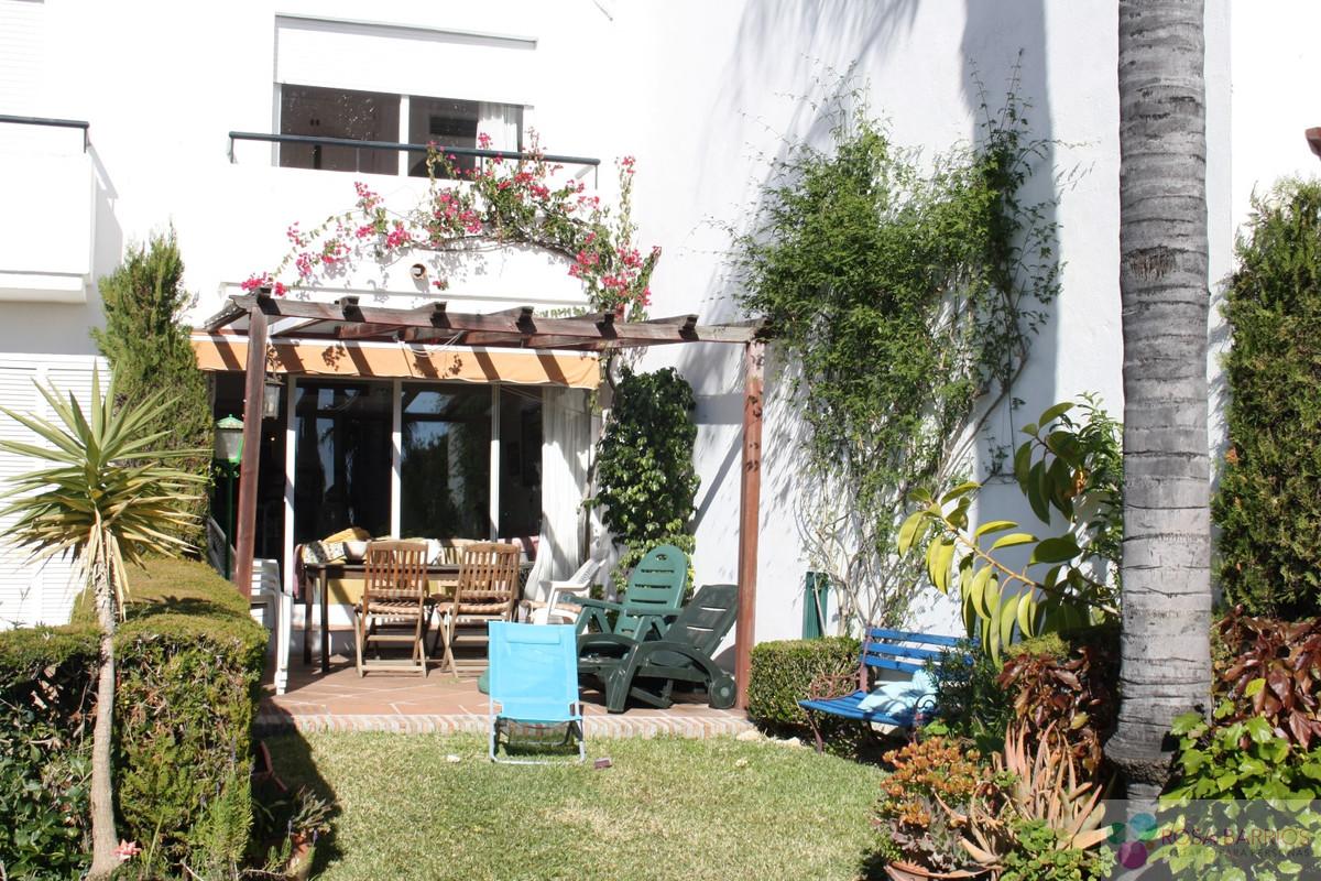 For sale of villa in Estepona