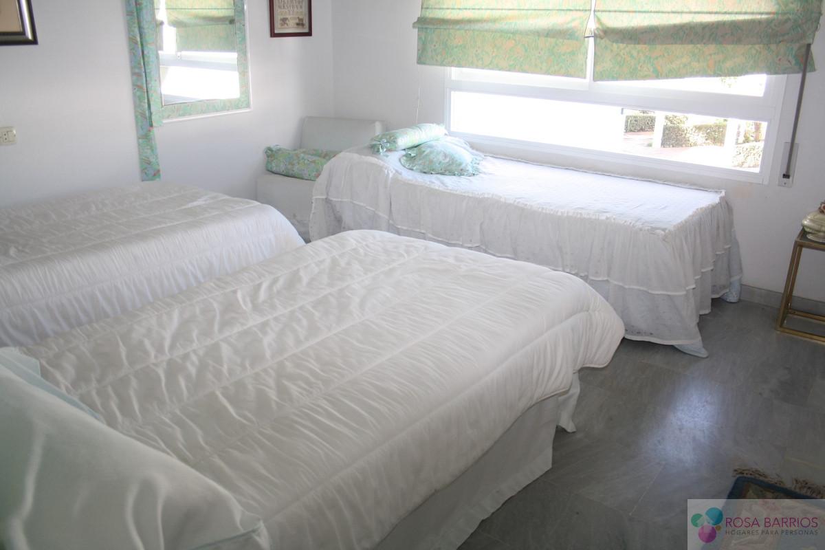 For sale of villa in Estepona
