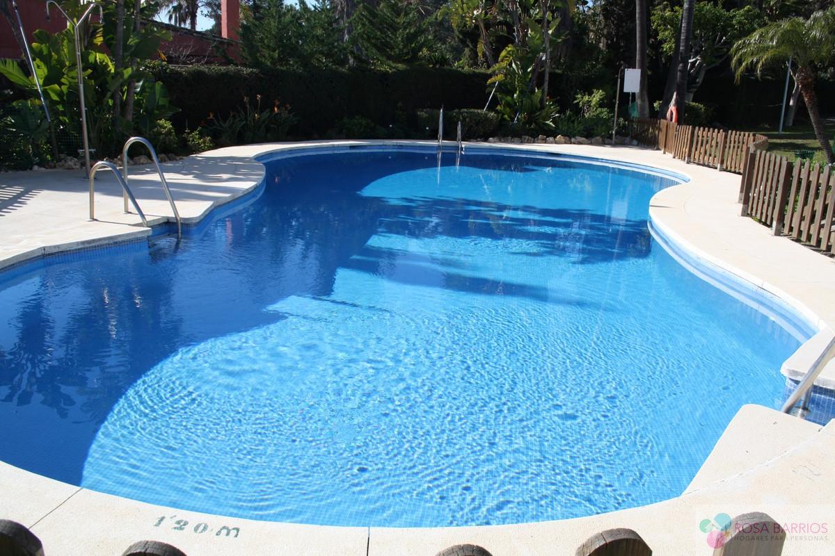 For sale of villa in Estepona