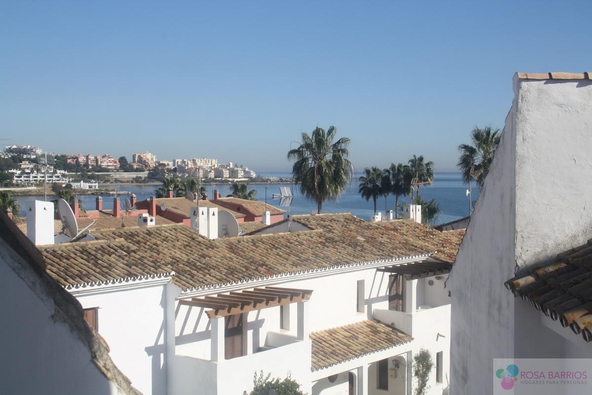 For sale of villa in Estepona