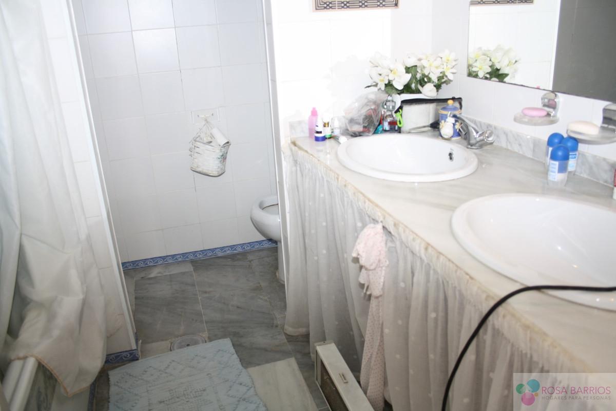 For sale of villa in Estepona