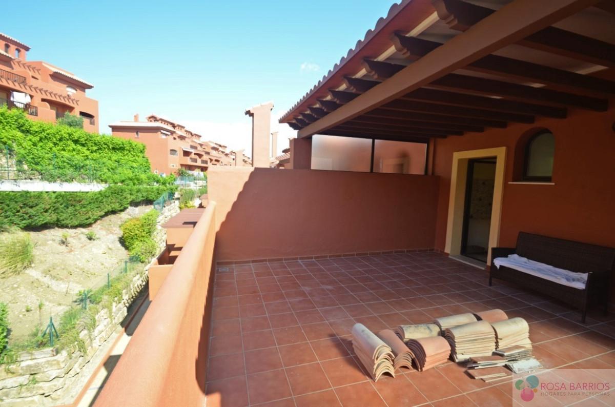 For sale of penthouse in Estepona