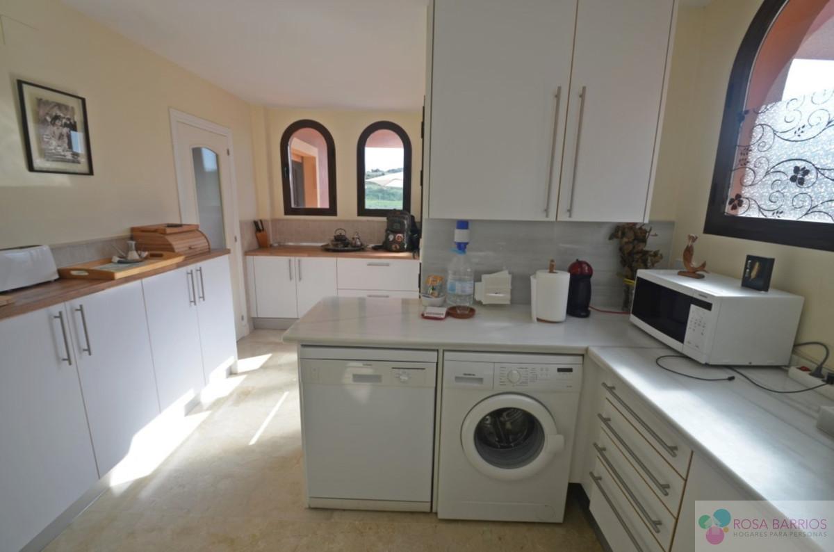 For sale of penthouse in Estepona