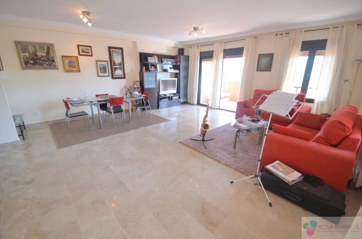 For sale of penthouse in Estepona