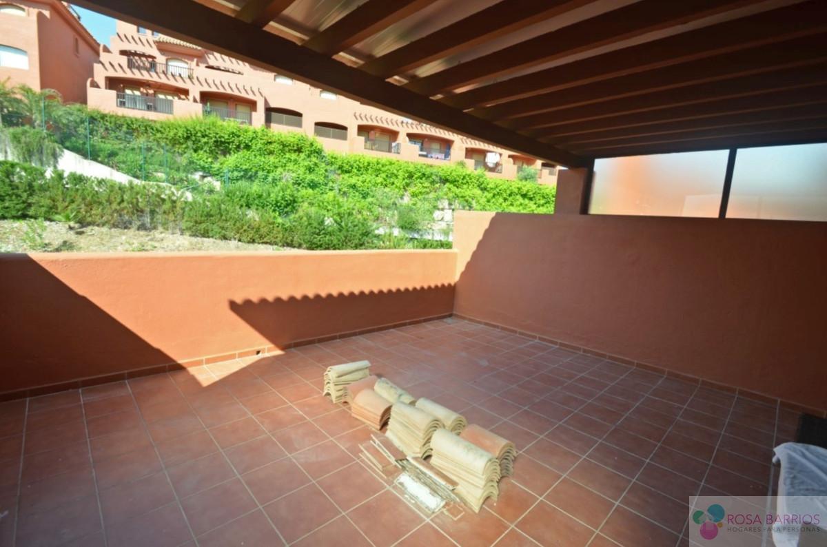 For sale of penthouse in Estepona