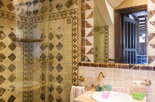 For sale of villa in Estepona