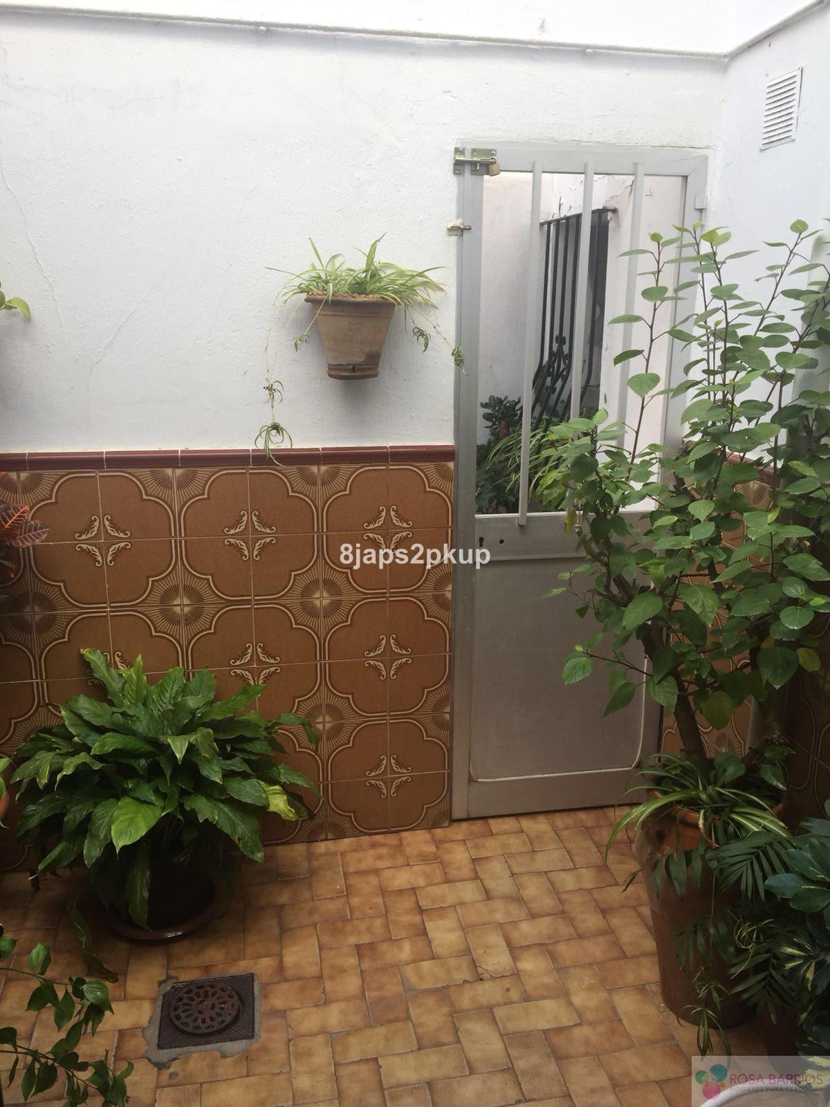 For sale of villa in Estepona