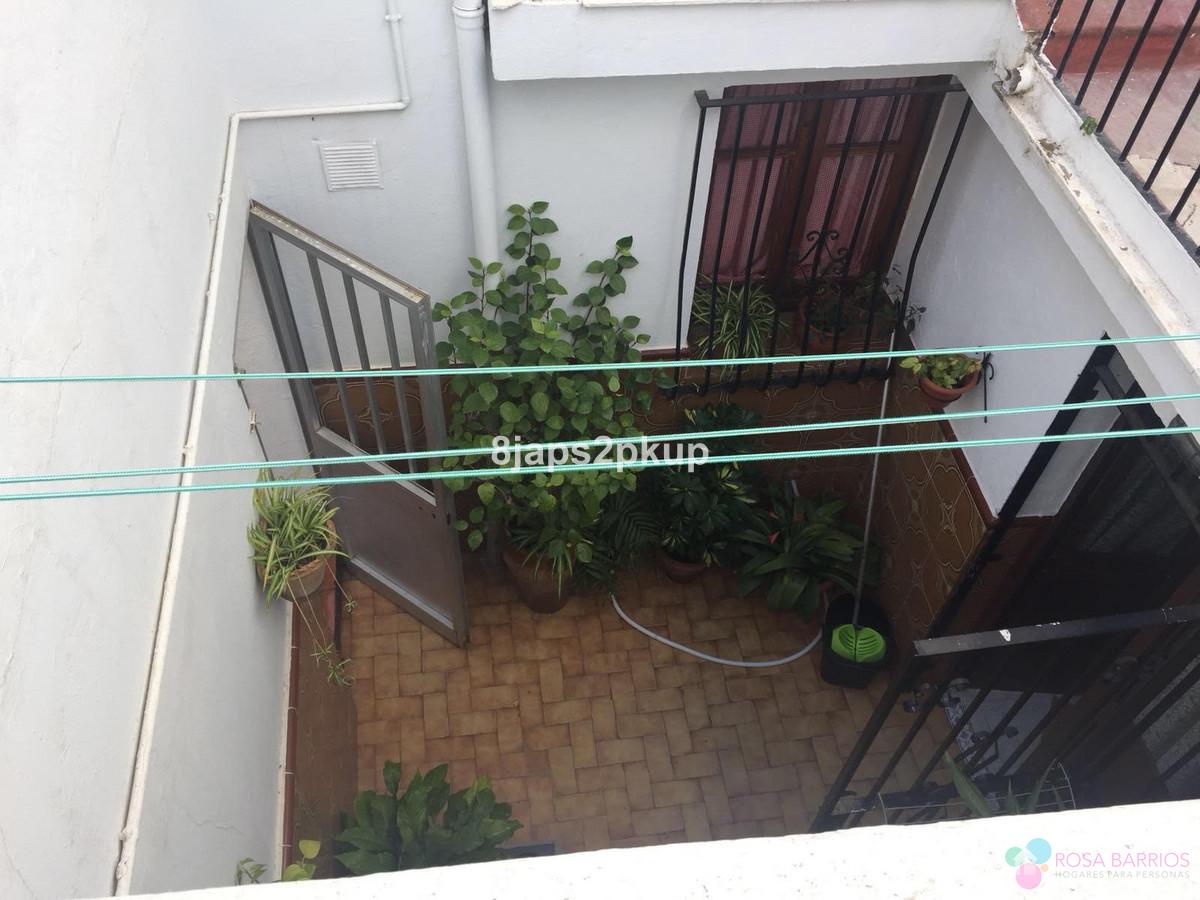 For sale of villa in Estepona