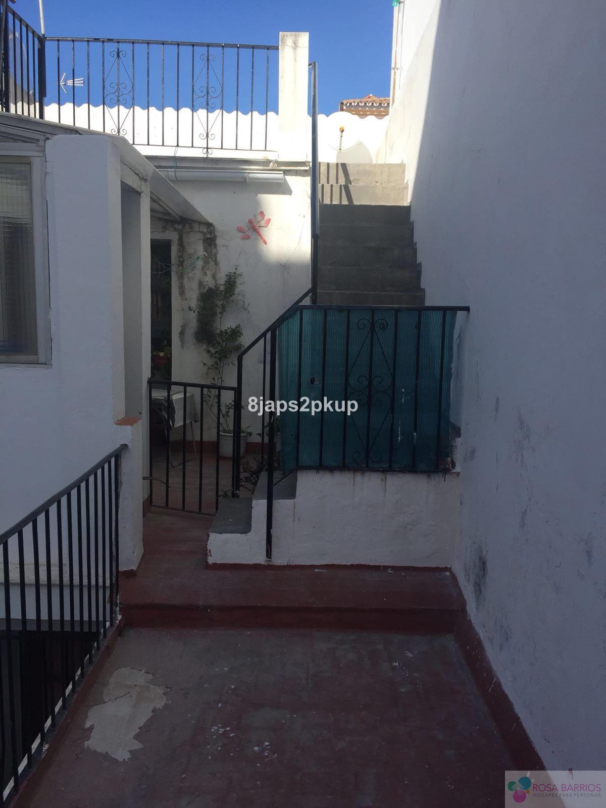 For sale of villa in Estepona
