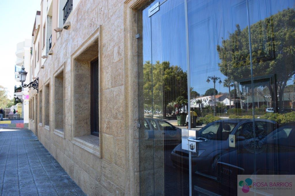 For sale of commercial in Estepona