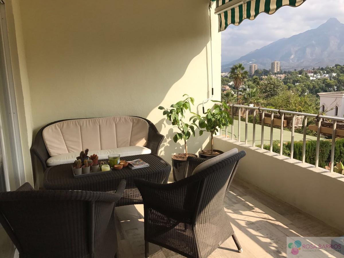For sale of apartment in Nueva Andalucía