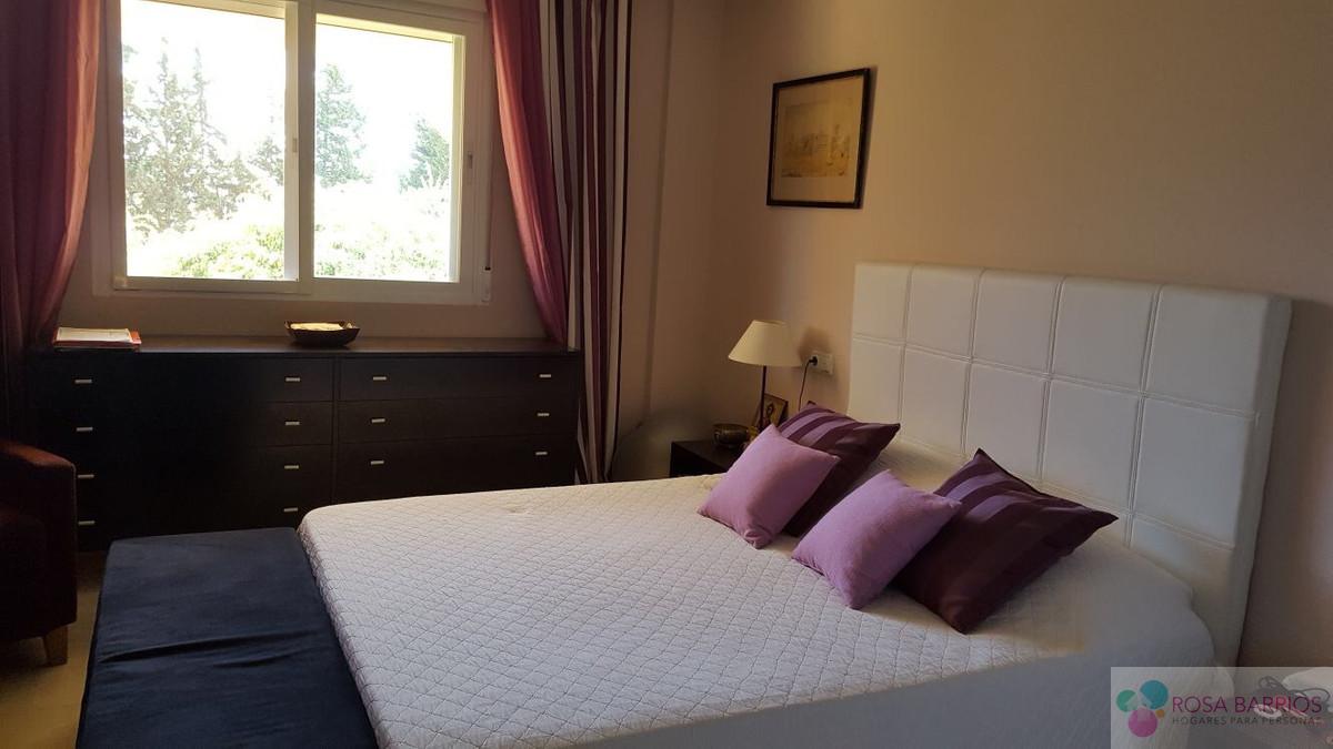 For sale of apartment in Nueva Andalucía
