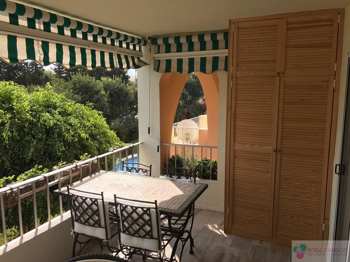 For sale of apartment in Nueva Andalucía