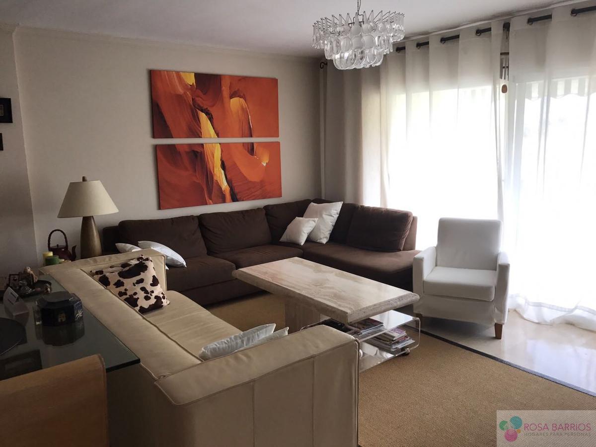 For sale of apartment in Nueva Andalucía
