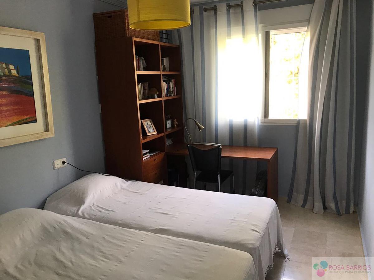For sale of apartment in Nueva Andalucía
