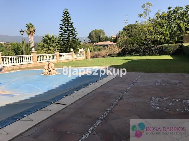For sale of villa in Estepona