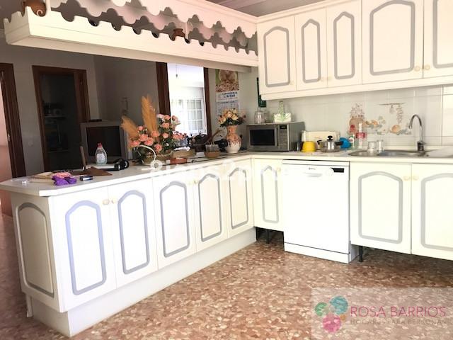 For sale of villa in Estepona