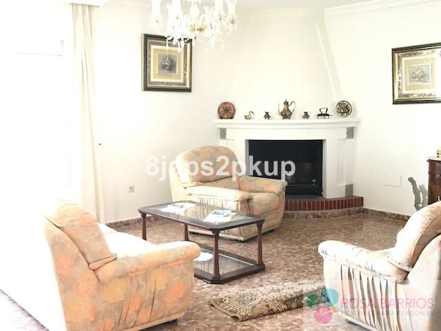 For sale of villa in Estepona
