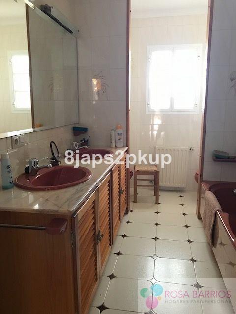 For sale of villa in Estepona