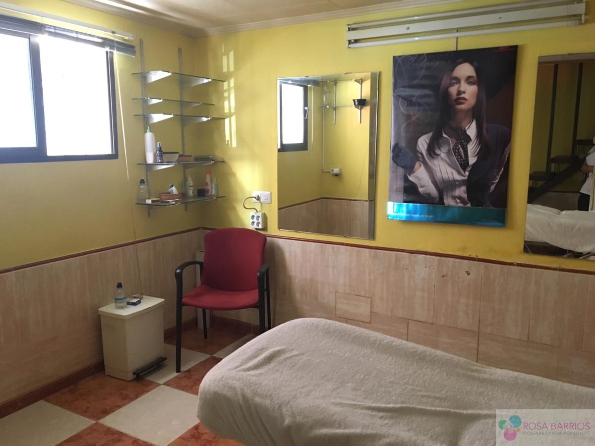 For sale of commercial in Estepona