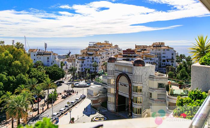 For sale of penthouse in Puerto Banús