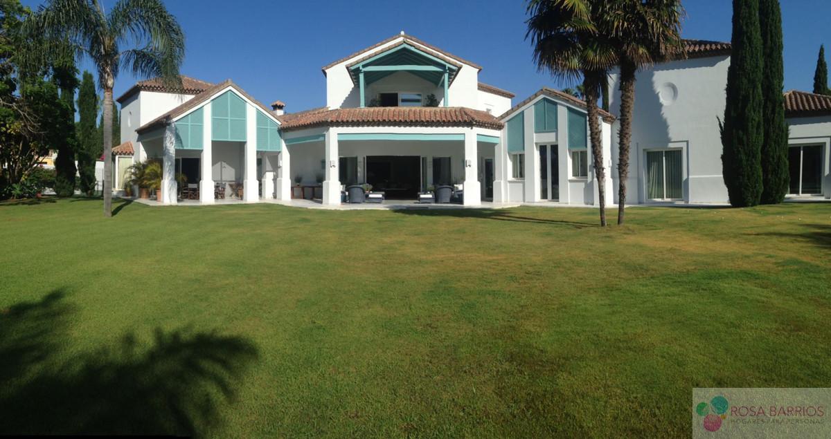 Zu verkaufen von villa in
 Guadalmina Baja