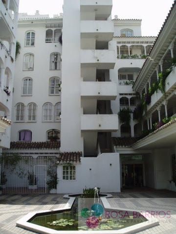 For sale of apartment in Nueva Andalucía