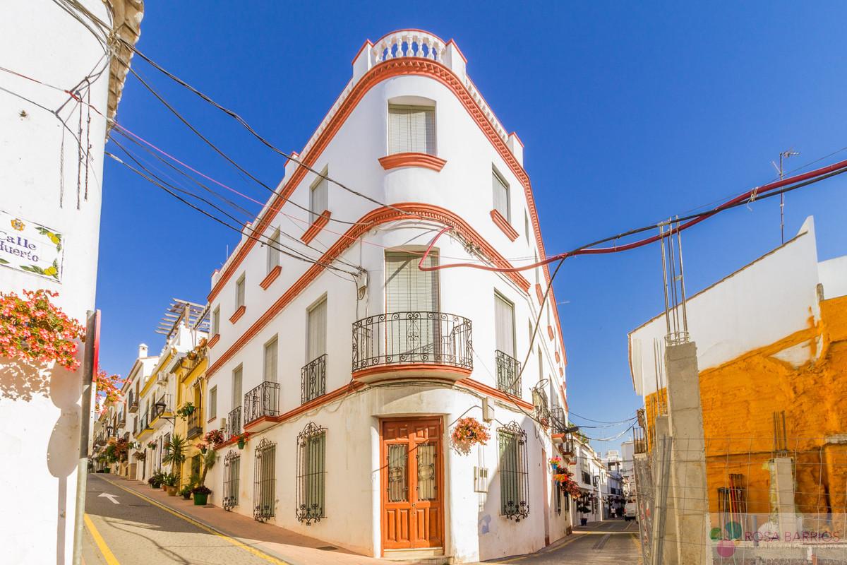For sale of commercial in Estepona