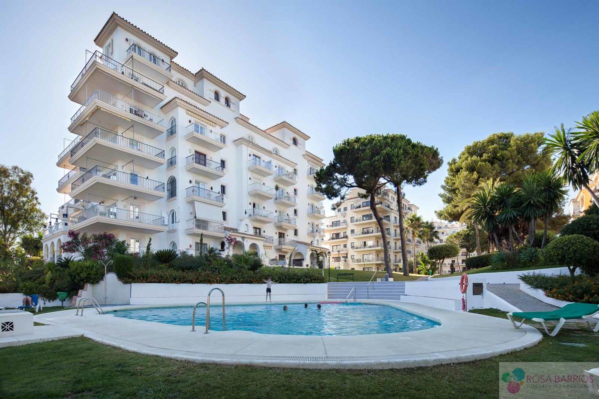 For sale of penthouse in Puerto Banús