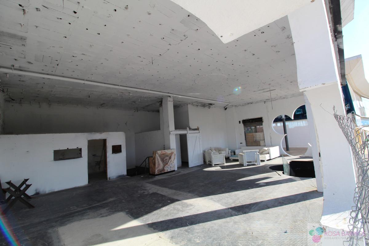 Venta de local comercial en Puerto Banús