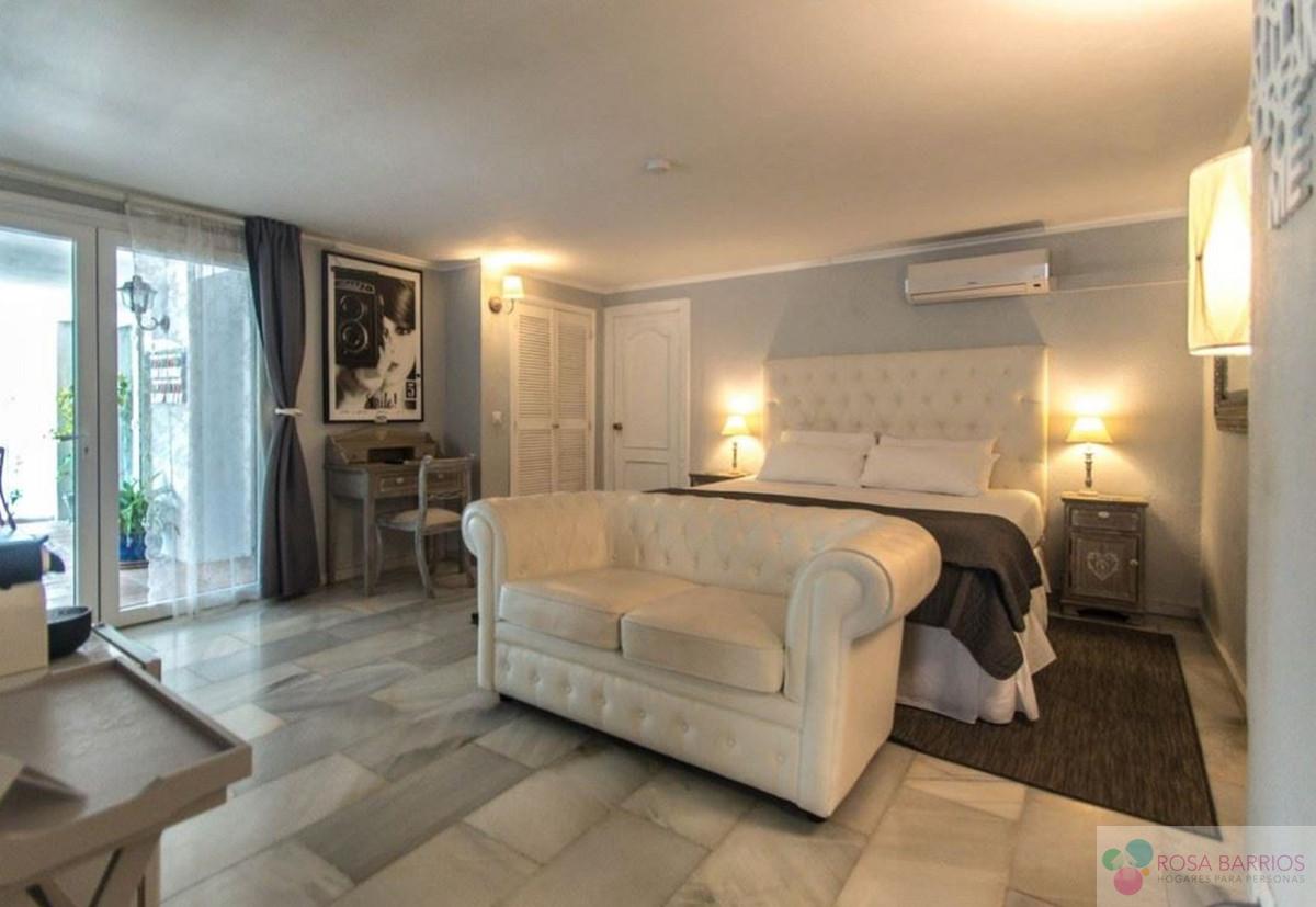 For sale of commercial in Marbella