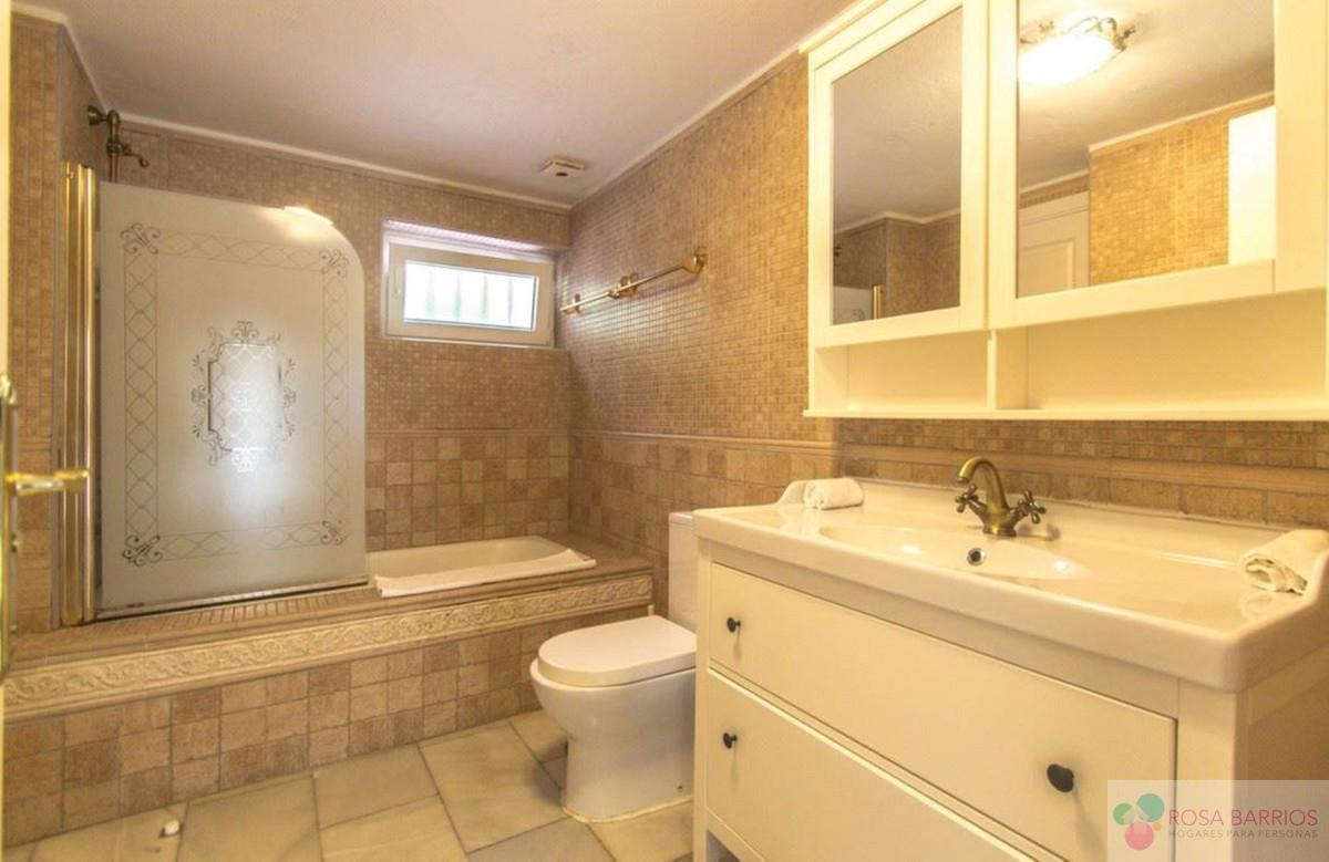 For sale of commercial in Marbella