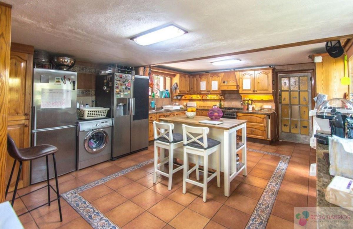 For sale of commercial in Marbella