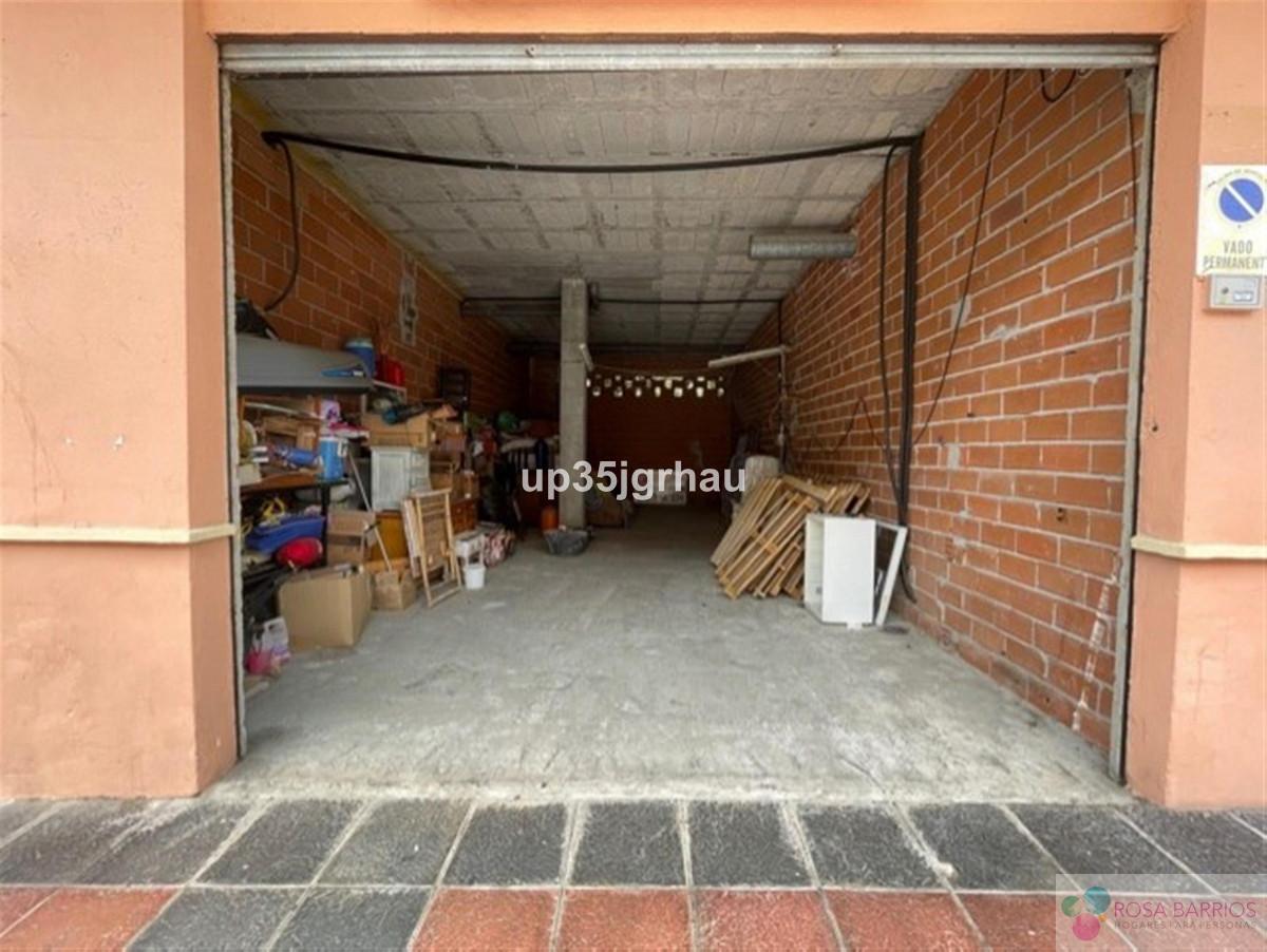 For sale of commercial in Estepona