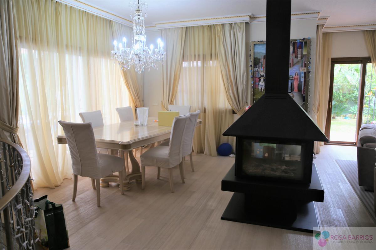 For sale of villa in Estepona