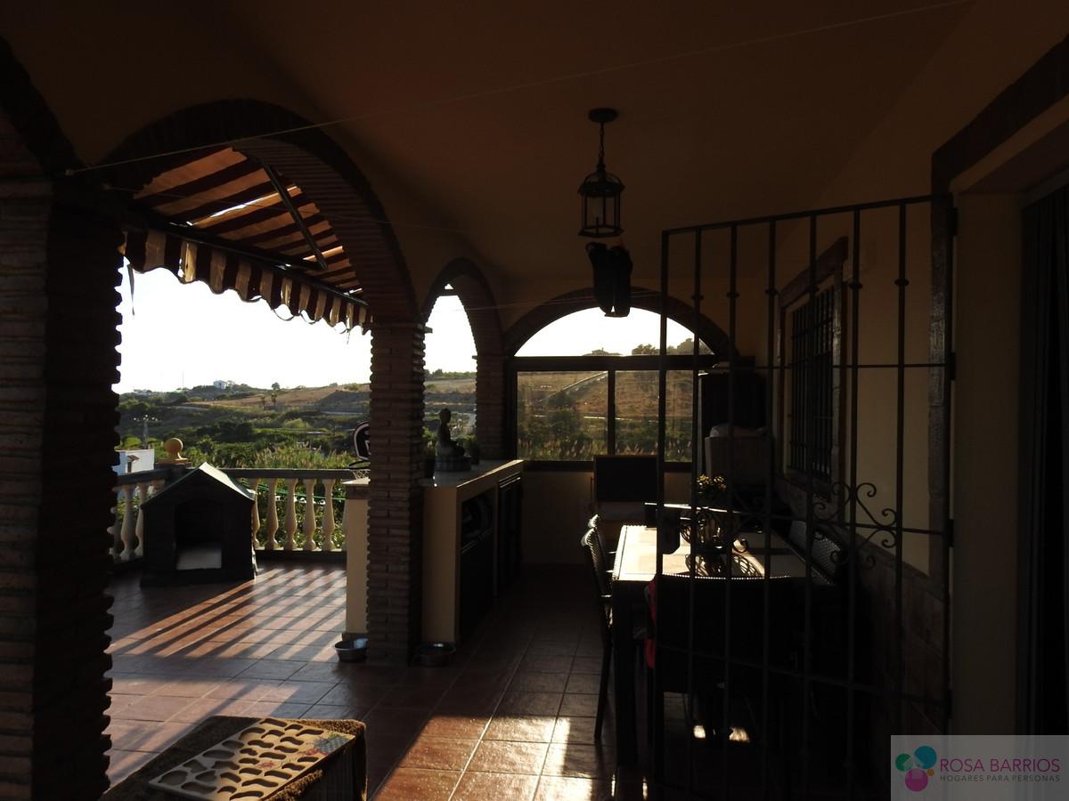For sale of villa in Estepona