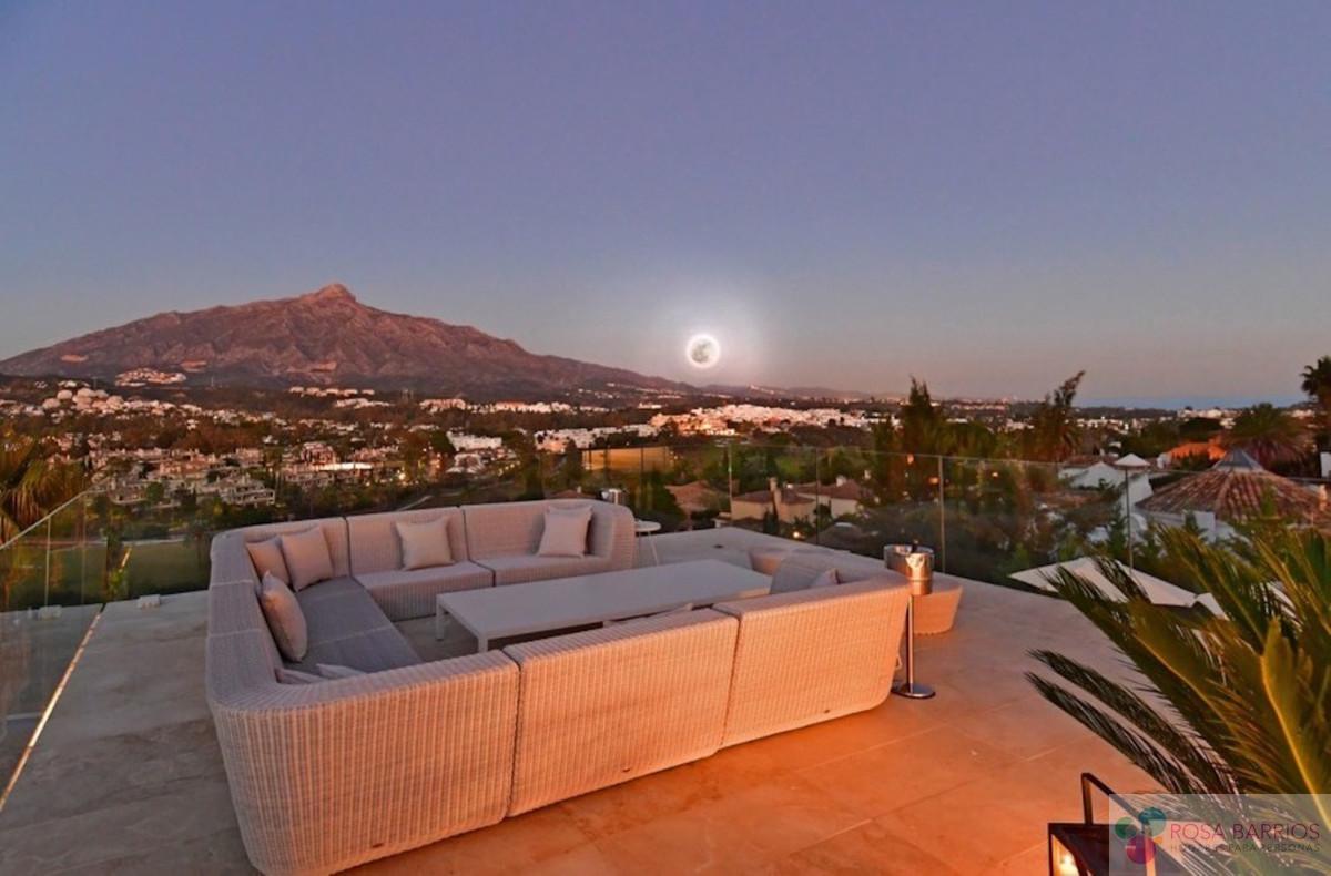Venta de villa en Nueva Andalucía