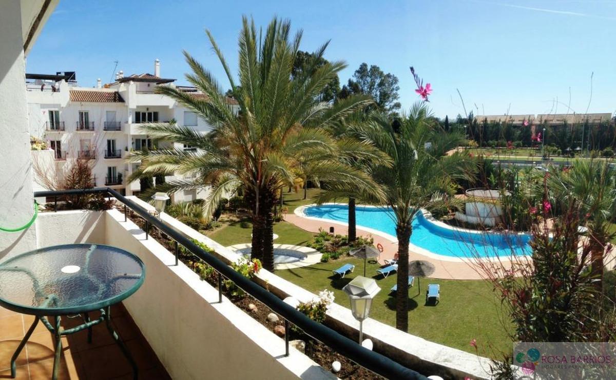 For sale of penthouse in Nueva Andalucía