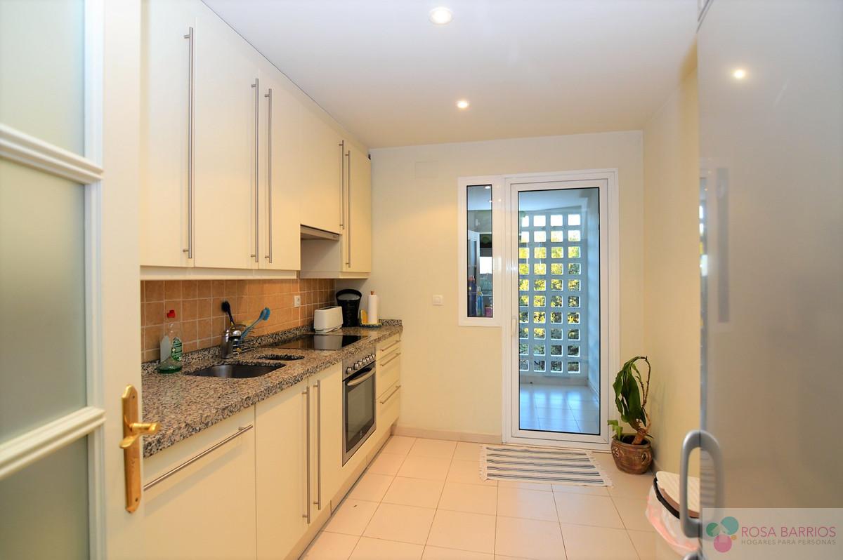 For sale of penthouse in Nueva Andalucía