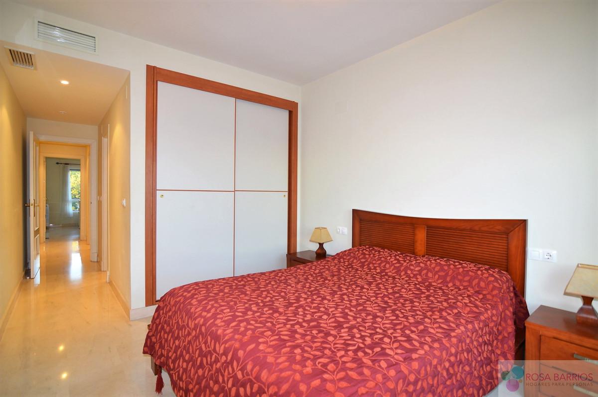 For sale of penthouse in Nueva Andalucía