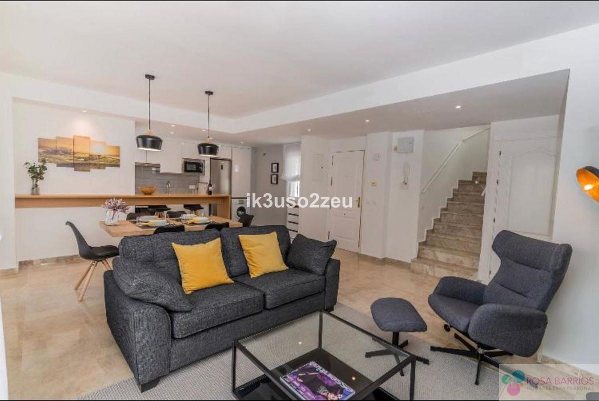 For sale of penthouse in Nueva Andalucía