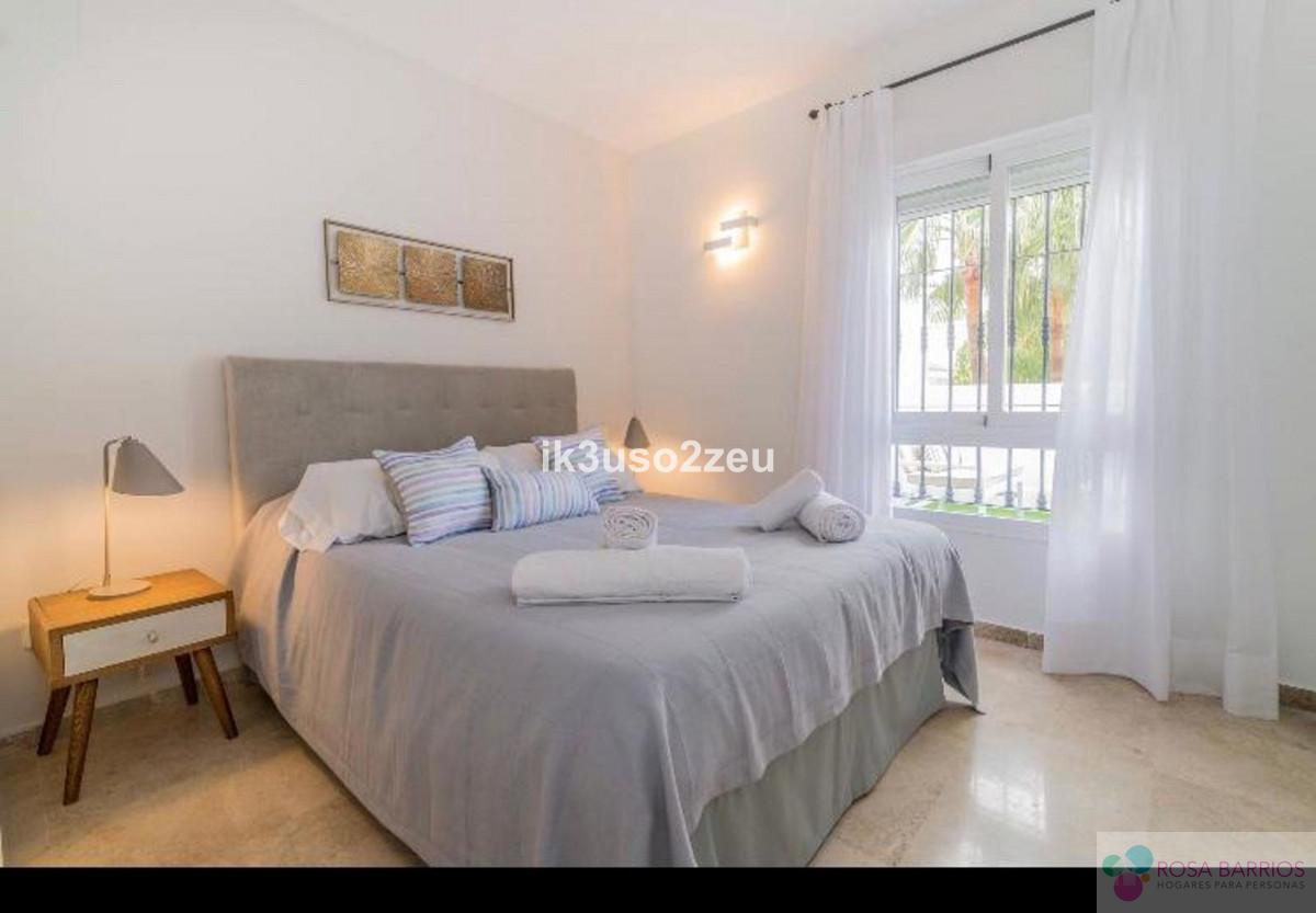 For sale of penthouse in Nueva Andalucía