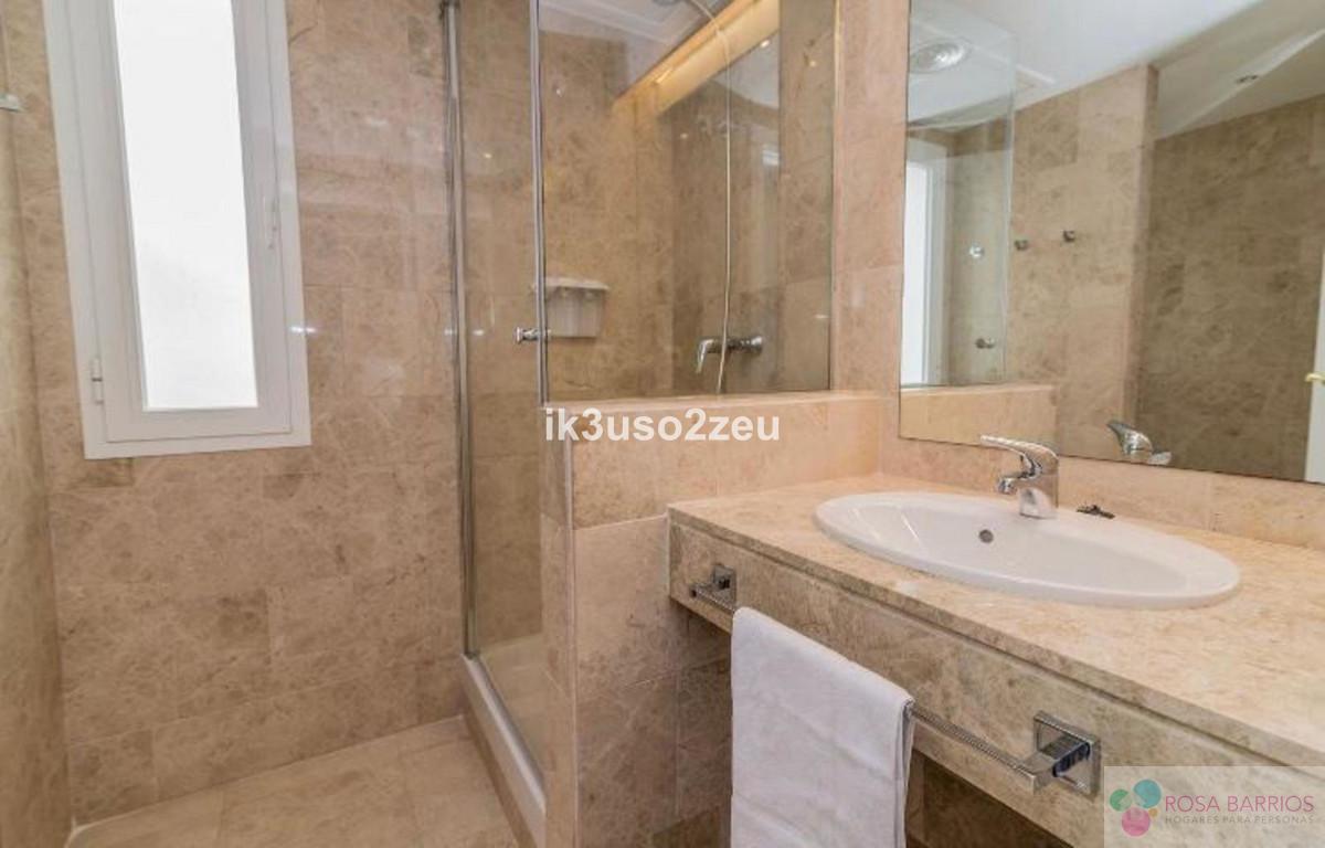 For sale of penthouse in Nueva Andalucía